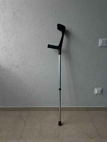 Локтевой костыль алюминиевый — crutch, shovel