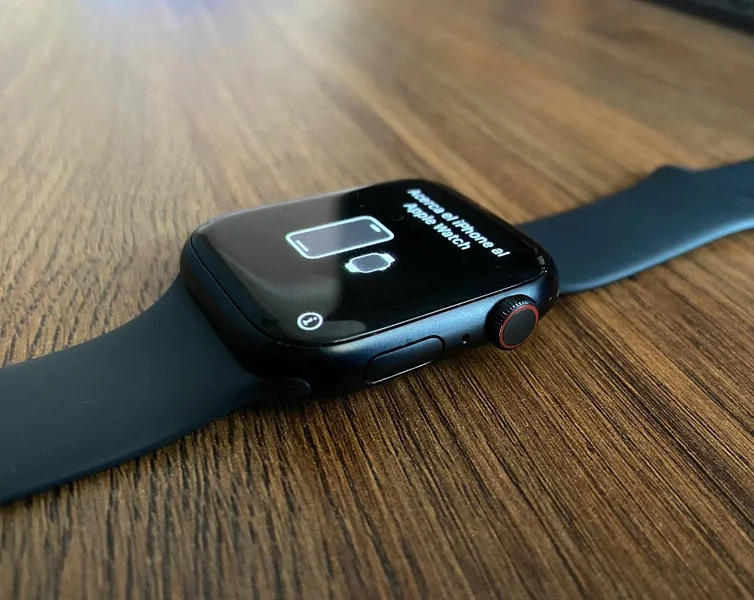 Apple Watch Series 7 45mm LTE — cellular telephone, remote control