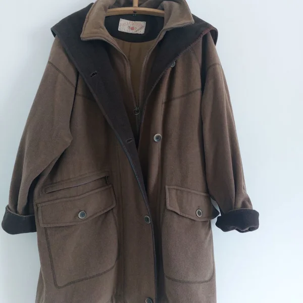 Женское пальто-куртка с капюшоном, 70% шерсть — trench coat