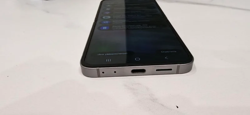 Samsung Galaxy Z Flip 6 — radio, modem, CD player