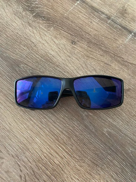 Солнцезащитные очки — sunglass, sunglasses