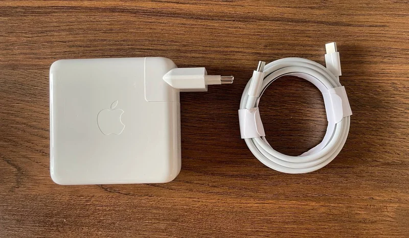 Оригинальный зарядный блок Apple 87W