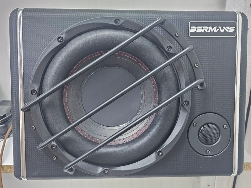 Автомобильный динамик с усилителем — loudspeaker, CD player, reflex camera