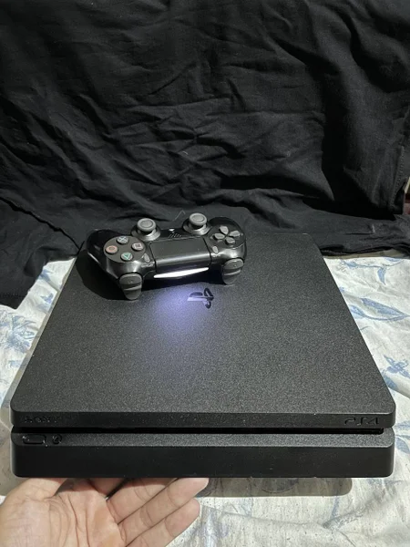 PlayStation 4 Slim 1TB — hard disc