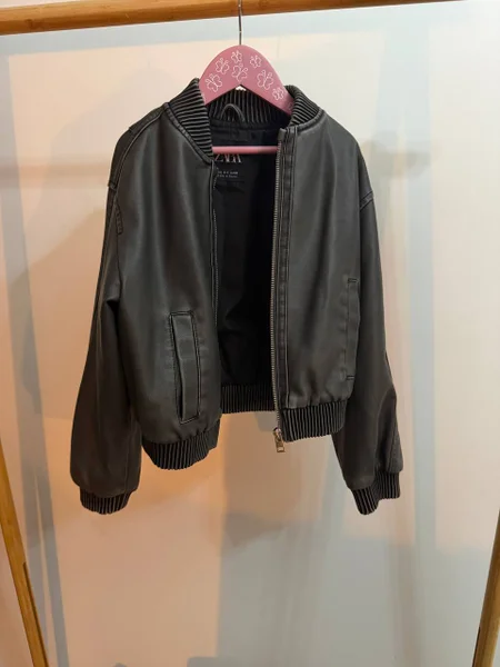 Куртка Zara для девочки 8-9 лет — trench coat, academic gown