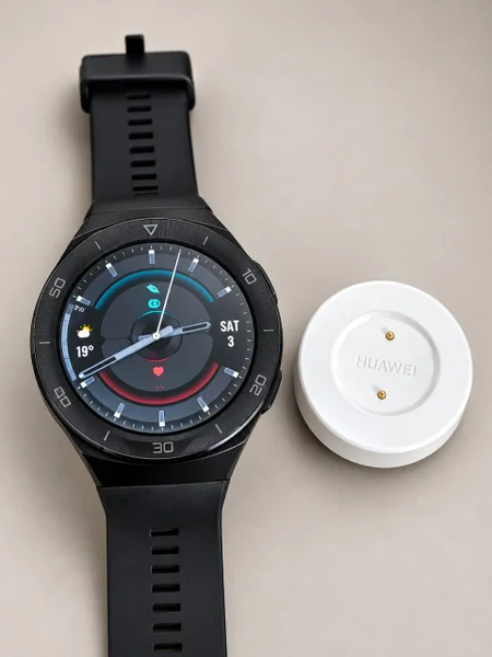 Смарт-часы Huawei Watch GT 2e — analog clock, magnetic compass