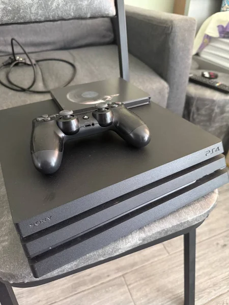 PS4 Pro 1TB — joystick, can opener