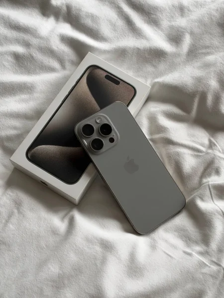 iPhone 15 Pro 512 GB — iPod, remote control, cellular telephone