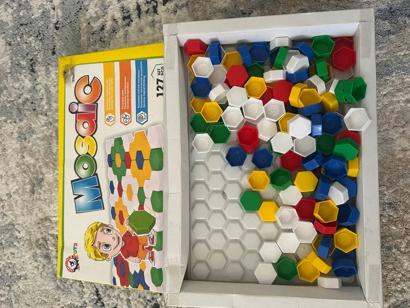 Канцелярские принадлежности и сладости — rubber eraser, confectionery, abacus
