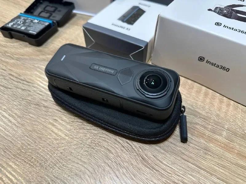 Insta360 X5 стандартный комплект с аксессуарами — cellular telephone