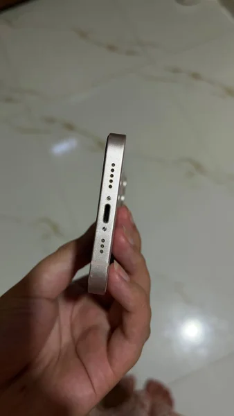 iPhone 13 128GB — remote control, harmonica