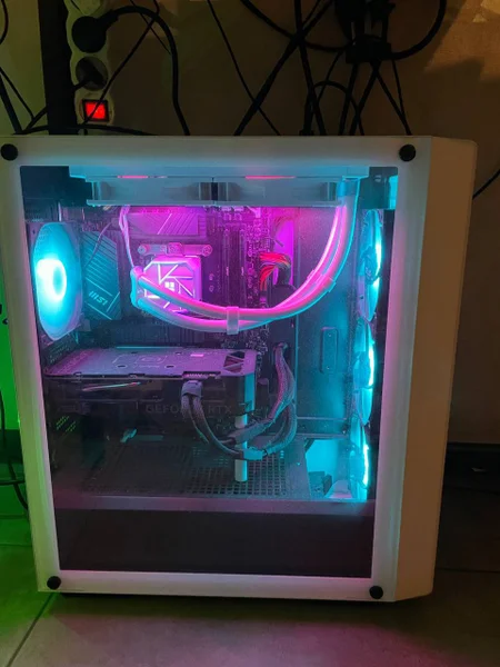 Игровой ПК (i7-14700K, RTX 4070 Super, 32GB RAM, 3 SSD) — projector