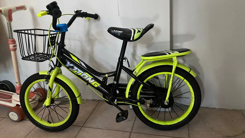 Велосипед б/у — tricycle, moped, bicycle-built-for-two