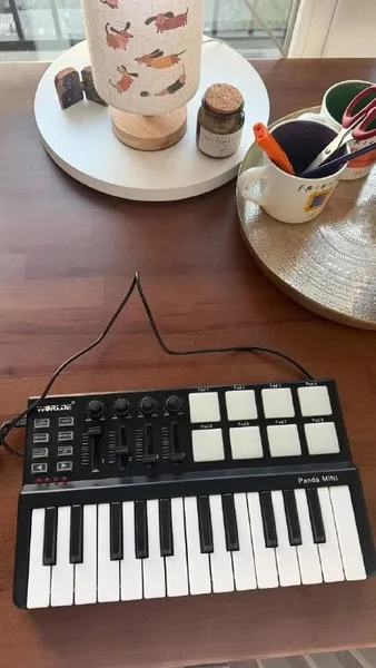 Колонка JBL Pop — tape player, mouse, remote control