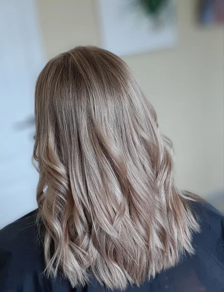 Услуги парикмахера: стрижка, окрашивание, укладка — wig