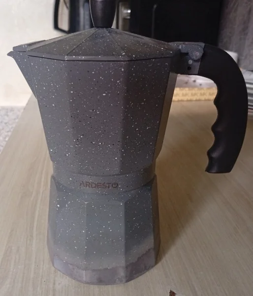 Гейзерная кофеварка — coffeepot, espresso maker