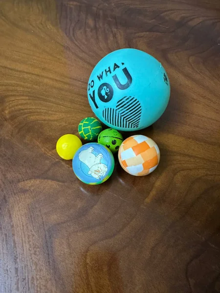 Игрушки, надувной мяч и попрыгунчик — maraca, ping-pong ball