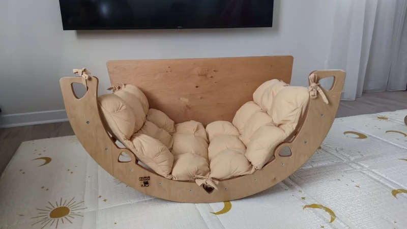 Арка-качалка с подушкой — clog, chest, carton