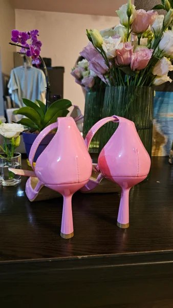 Кожаные туфли — piggy bank, pitcher