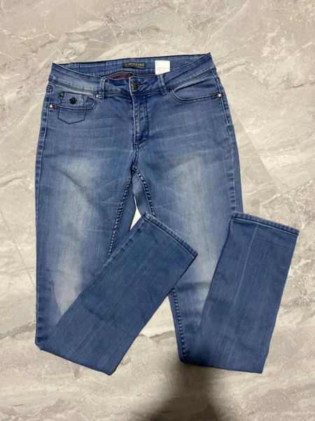 Джинсы — jean