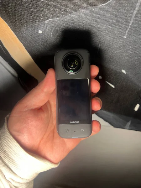 Insta360 X3 — iPod, cellular telephone
