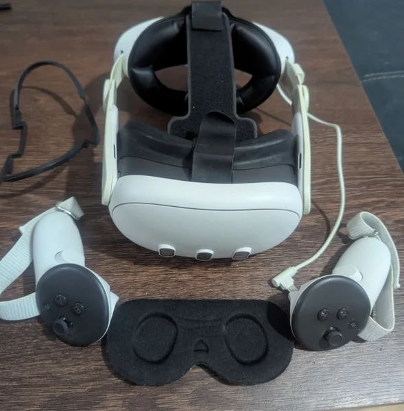 VR-гарнитура Meta Quest 3 — vacuum, waffle iron