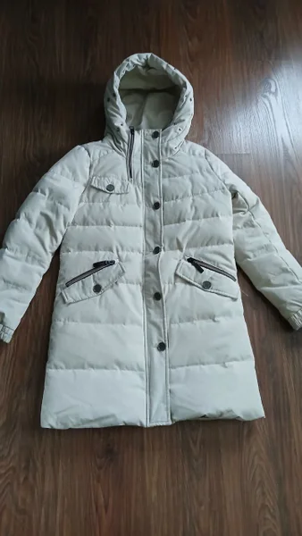 Набор вещей: спальный мешок, одеяло и тренч — sleeping bag, quilt, trench coat