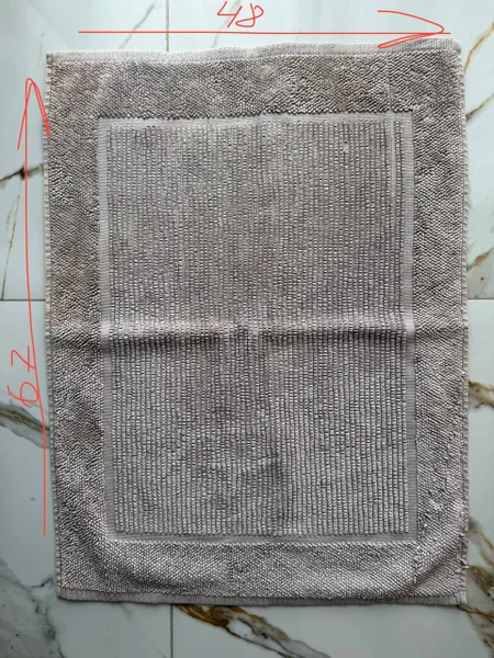 Набор посуды (тарелки, кружка, стаканы) — window screen, handkerchief