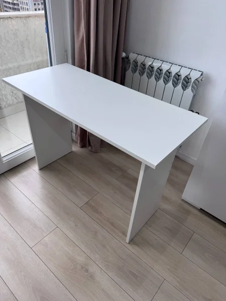 Письменный компьютерный стол белый — desk, dining table