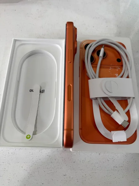 Смартфон iPhone 17 Pro eSim 256GB — carpenter's kit, bathtub