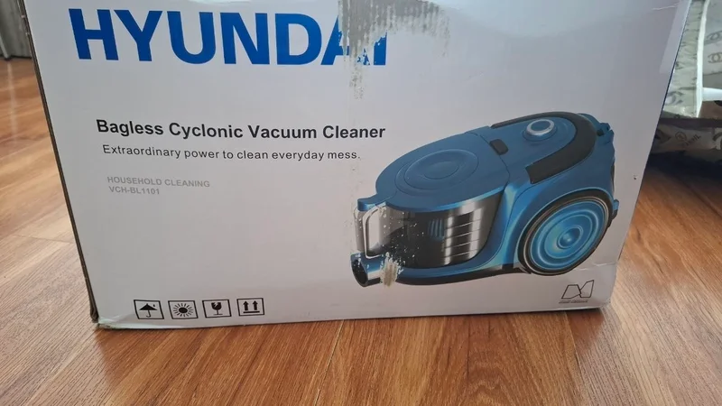 Пылесос HYUNDAI VCH-BL1101 — vacuum, projector