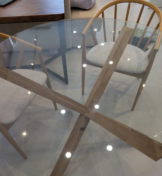 Обеденный стеклянный стол Jysk — dining table, folding chair