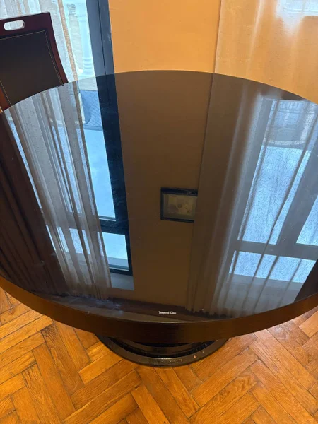Круглый стол — water jug, bannister