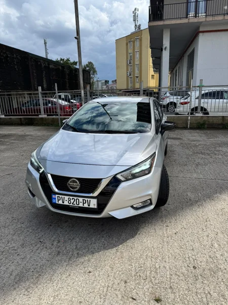 Nissan Versa 2020 — sports car