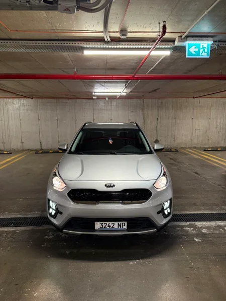 KIA NIRO 1.6 Hybrid — sports car, convertible