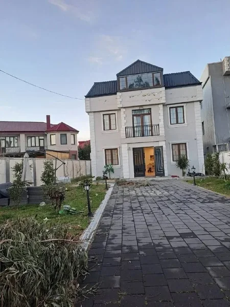 3-х этажный дом с двором, 360 кв.м — mobile home, palace