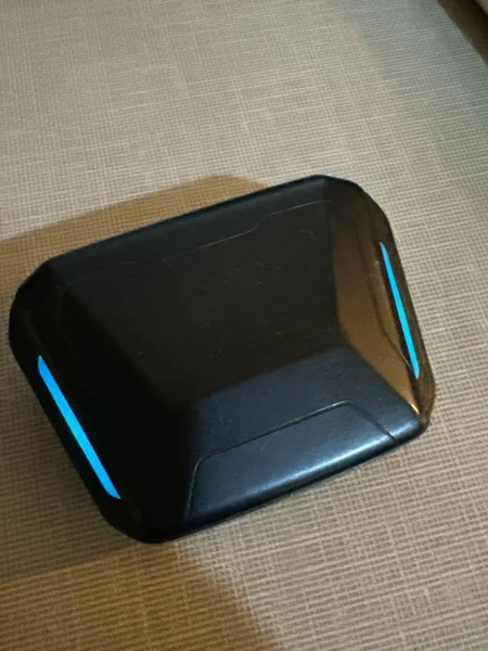 Блютуз наушники — wallet, purse, pencil sharpener