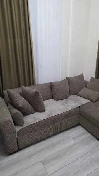 Мастер по перетяжке дивана — studio couch