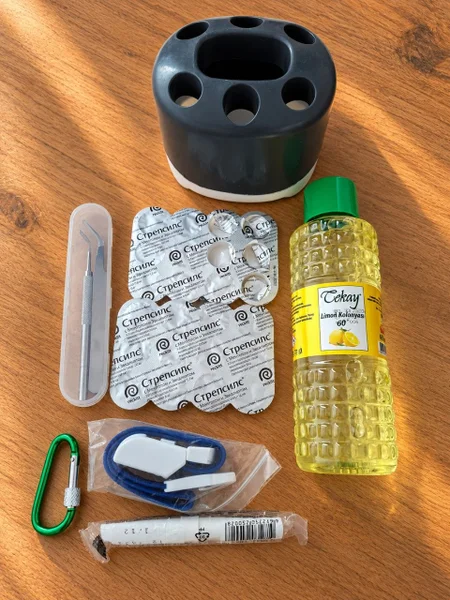 Набор мелочей (Стрепсилс, держатель для щеток, антисептик и др.) — thimble, oil filter