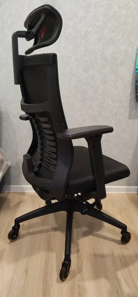 Компьютерное кресло с сетчатой спинкой — rocking chair