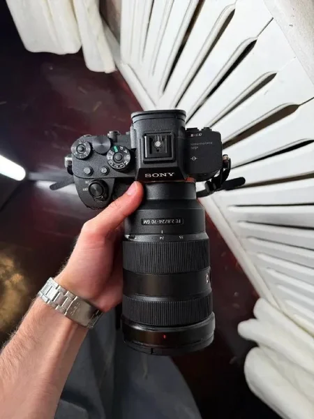 Фотоаппарат Sony Alpha 7R IV с объективом