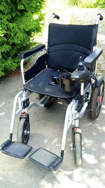 Инвалидная электрическая коляска — moped, motor scooter