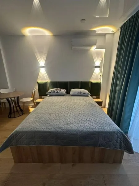 Квартира-студия, 32 кв.м — four-poster, quilt