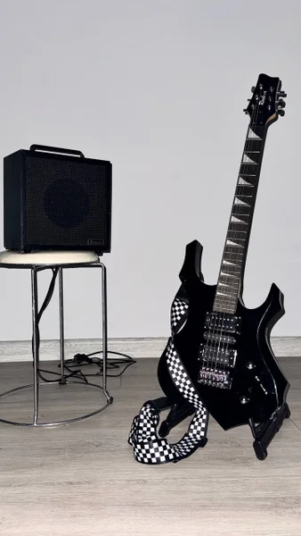 Электрогитара — electric guitar