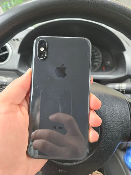 iPhone XS — iPod, cellular telephone, remote control