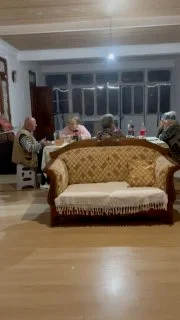 Студийный диван — studio couch