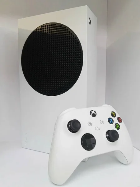 Xbox Series S с джойстиком — toilet seat, loudspeaker