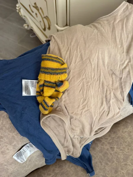 Два боди H&M 92 размер и носочки — mitten, sock, swab