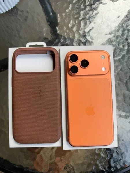 iPhone 17 Pro Max 256GB eSIM с чехлом — iPod, cellular telephone