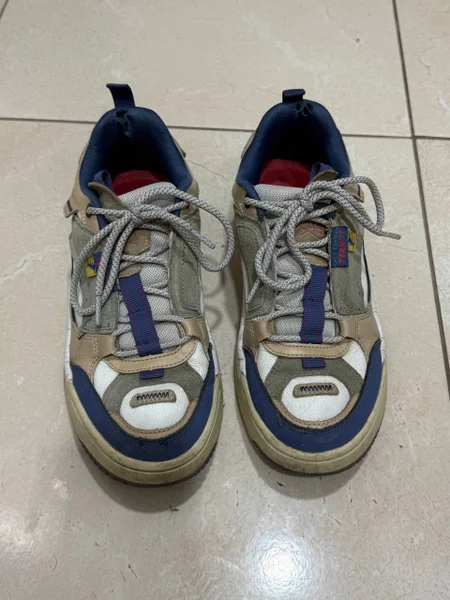 Кроссовки — running shoe